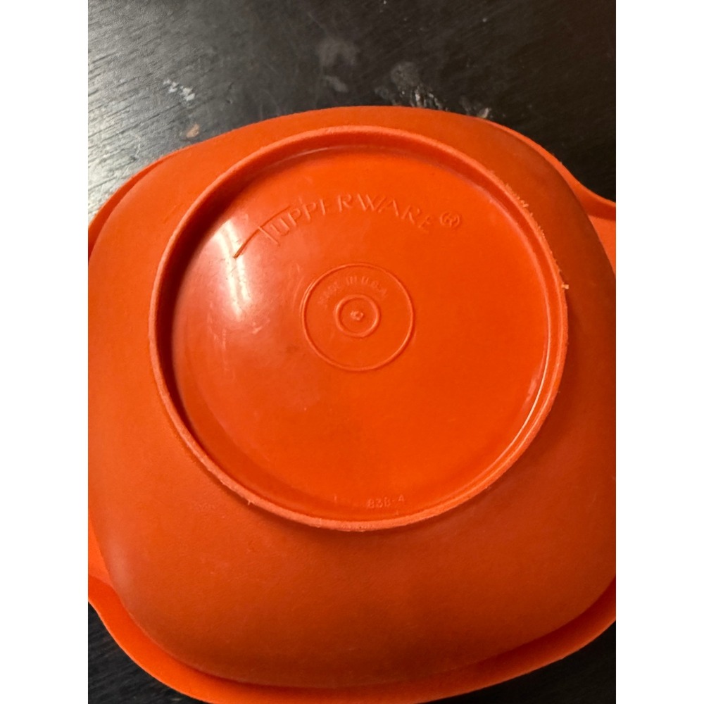 Vintage Tupperware Orange Servalier Bowl 838-4 with Yellow Sunburst Lid USA - Picture 6 of 7